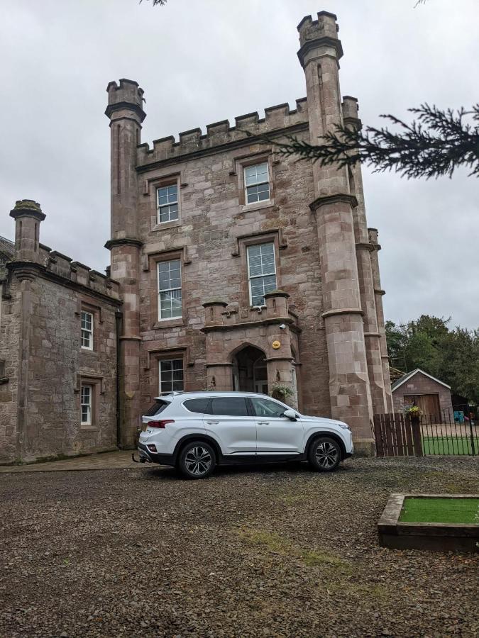 Langhouse Castle Bed And Breakfast Inverkip 外观 照片